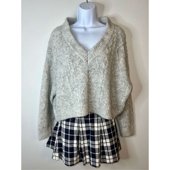 Women’s GUESS Oversized Gray VNeck Knit Sweater S/P - Picture 1 of 9